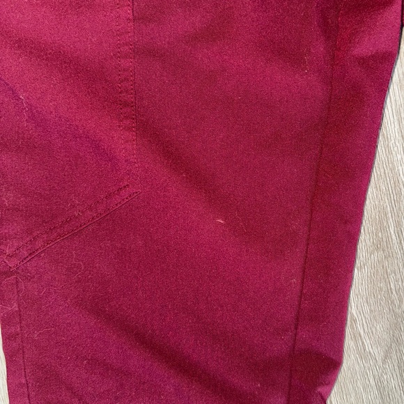 Burgundy Figs scrubs - Picture 2 of 4